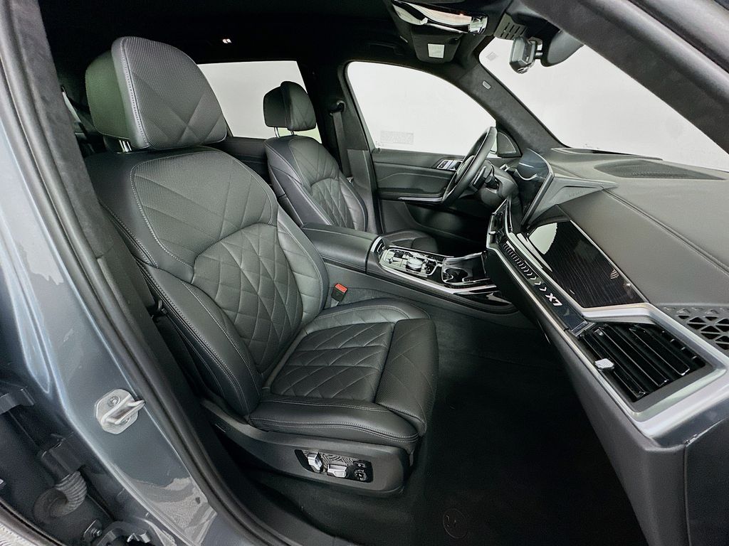 Thumbnail: 2023 BMW X7 - 30