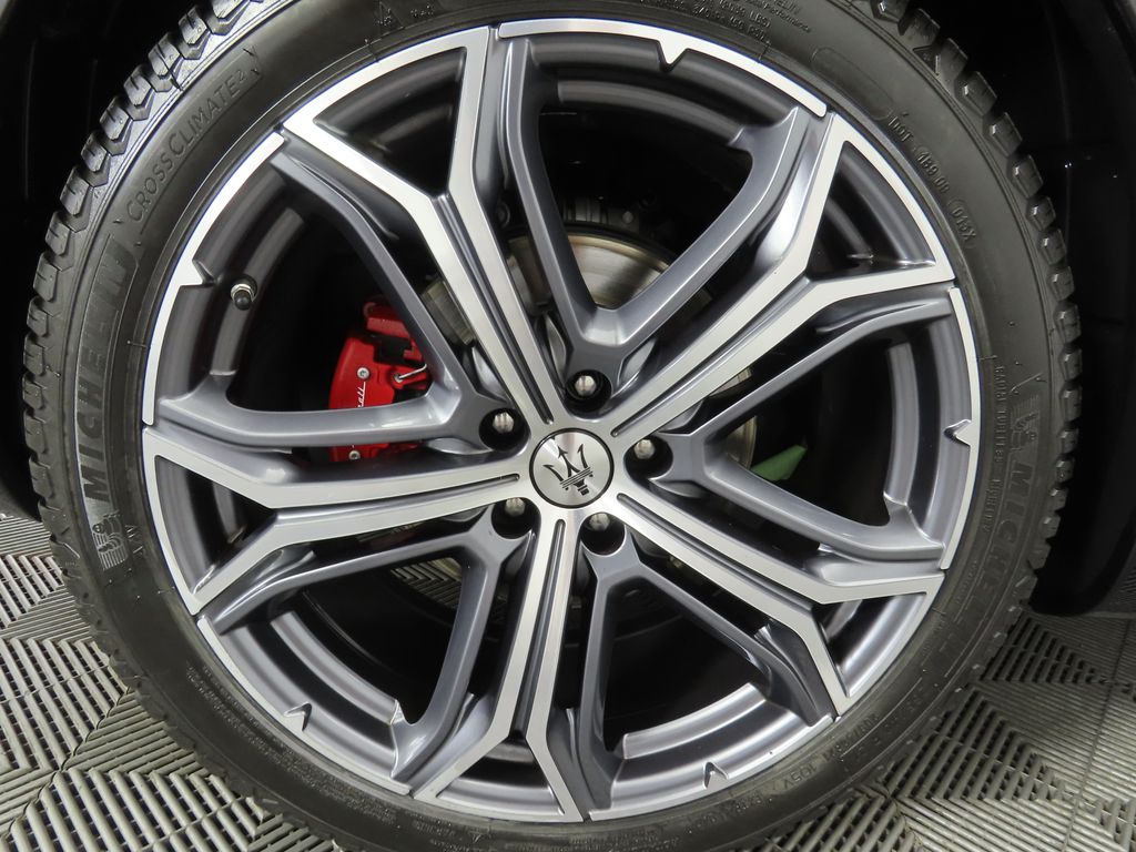 Thumbnail: 2022 Maserati Levante - 32