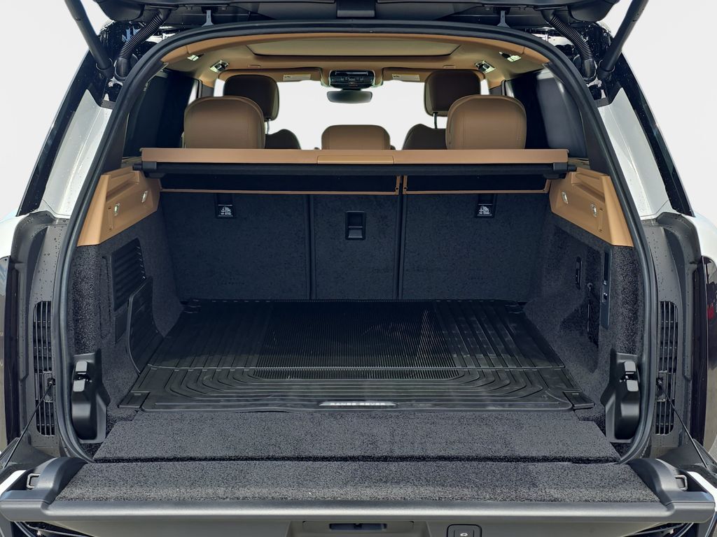 New 2026 White Land Rover SE image 12
