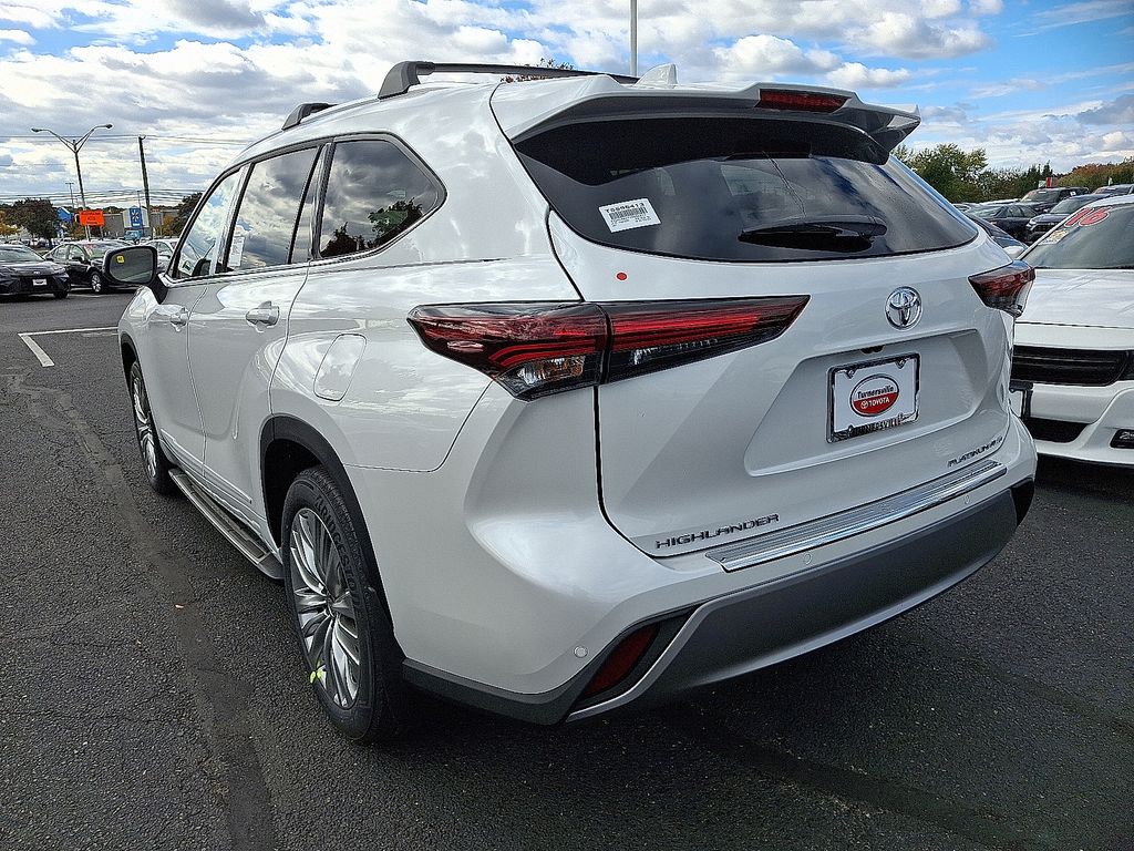 Thumbnail: 2026 Toyota Highlander - 3