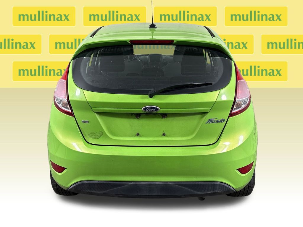 Used 2015 Green Ford SE image 9