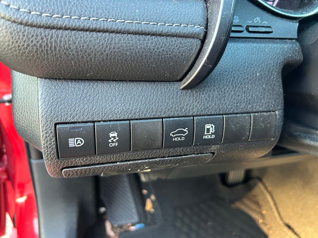 Thumbnail: 2019 Toyota Camry - 18