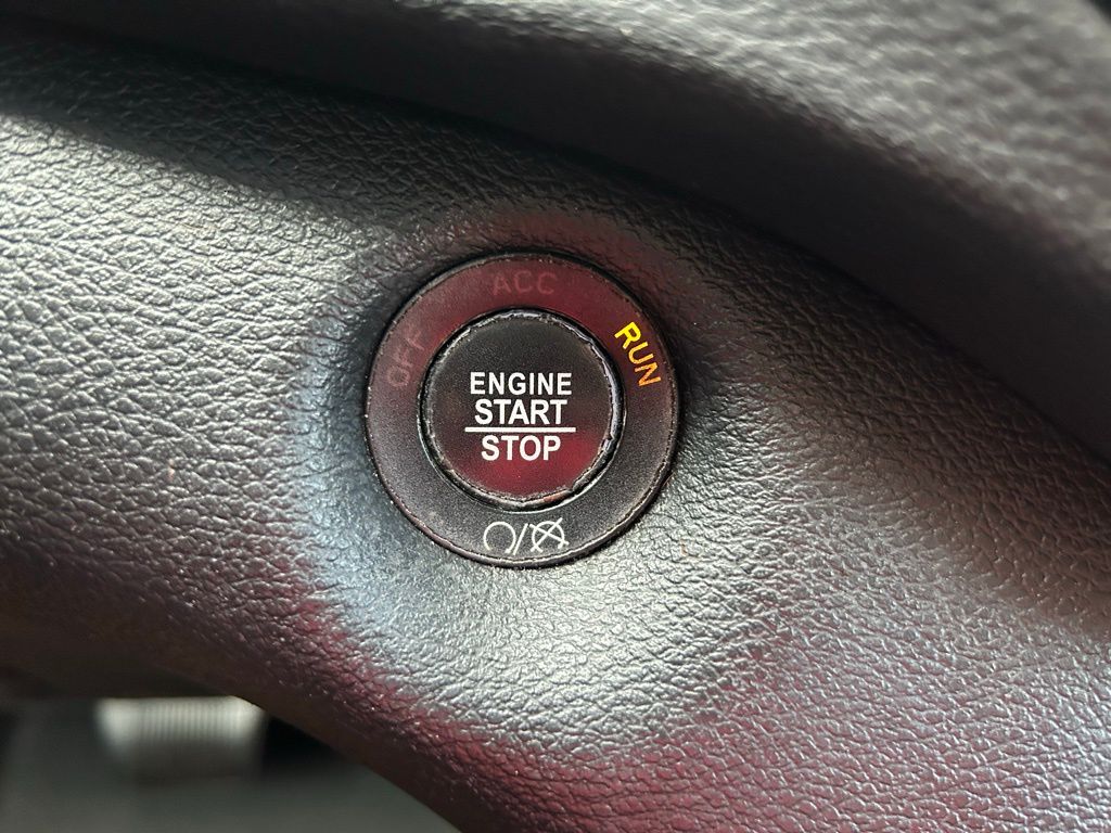 Thumbnail: 2019 Jeep Cherokee - 28