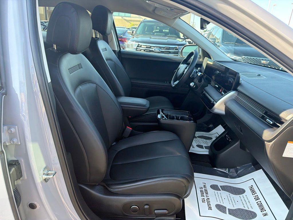 Used 2025 Gray Hyundai SEL image 18