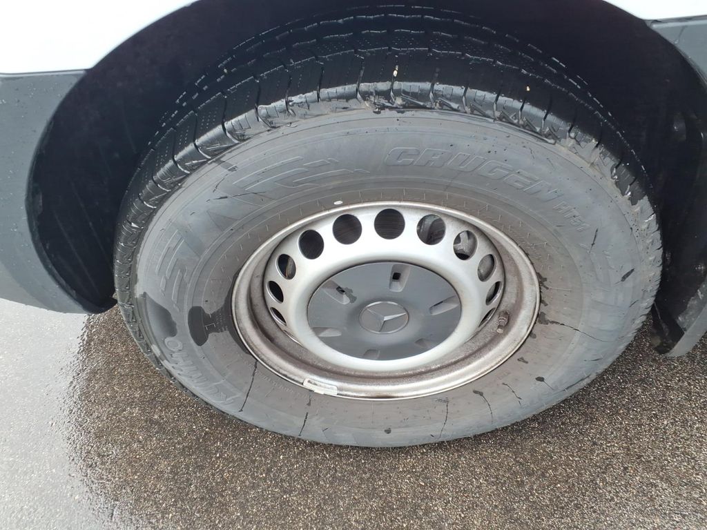 Used 2026  Mercedes-Benz Cargo 144 WB image 10