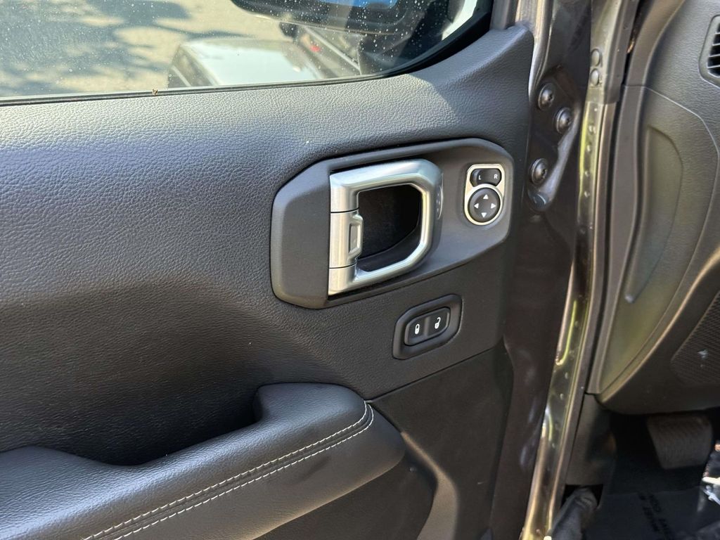 Used 2022 Gray Jeep Unlimited Sahara image 34