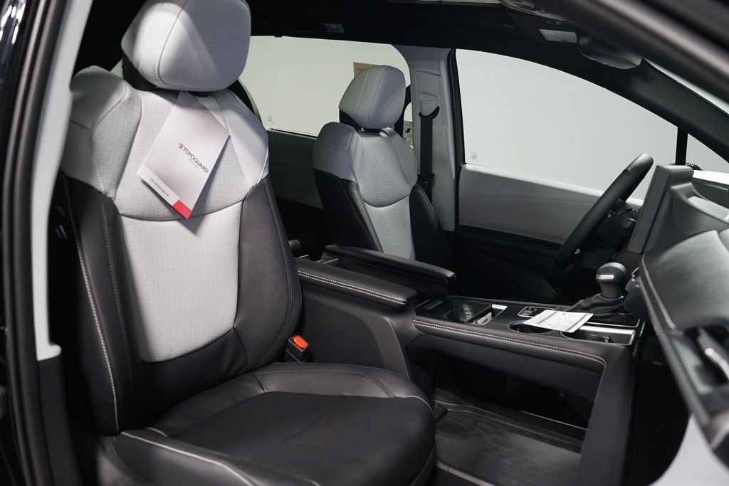 Thumbnail: 2025 Toyota Sienna - 30