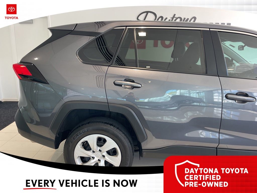 2024 Toyota RAV4 LE - Photo 8