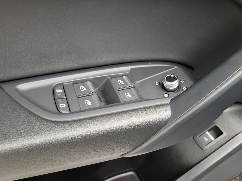 Thumbnail: 2023 Audi Q5 - 32