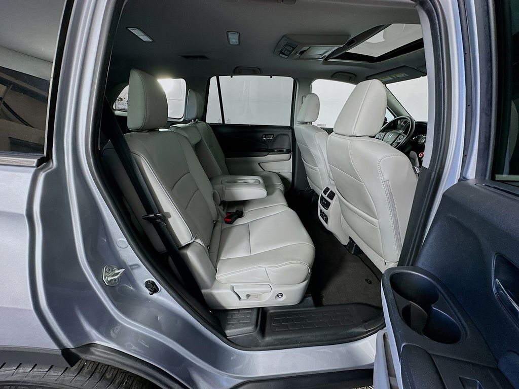 Thumbnail: 2018 Honda Pilot - 31