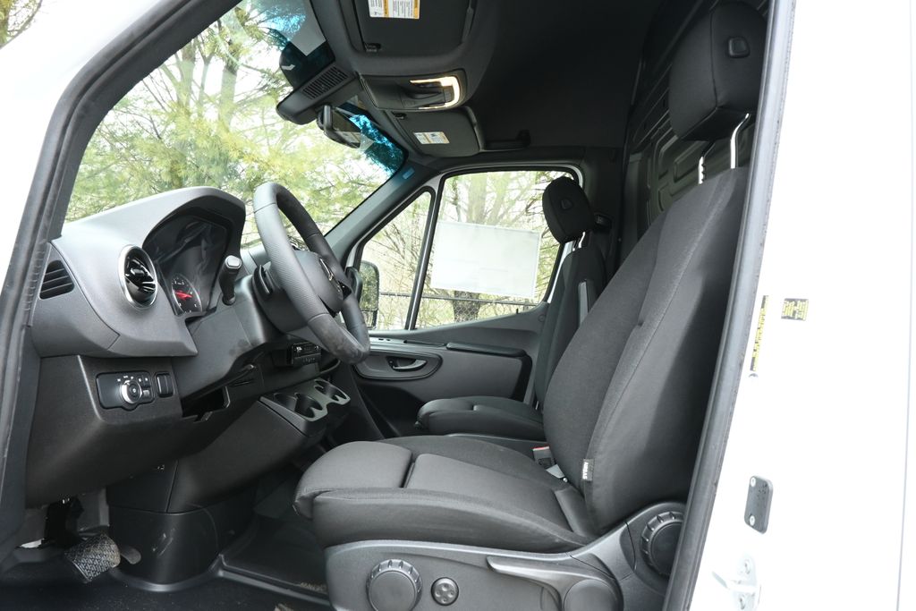 Thumbnail: 2026 Mercedes-Benz Sprinter - 3