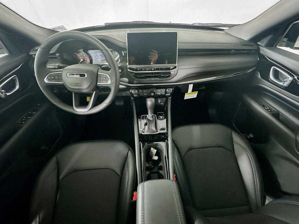 New 2026 Silver Jeep Latitude Altitude image 9