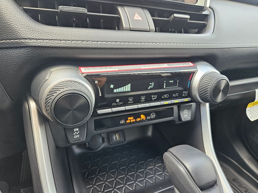 Thumbnail: 2024 Toyota RAV4 - 25