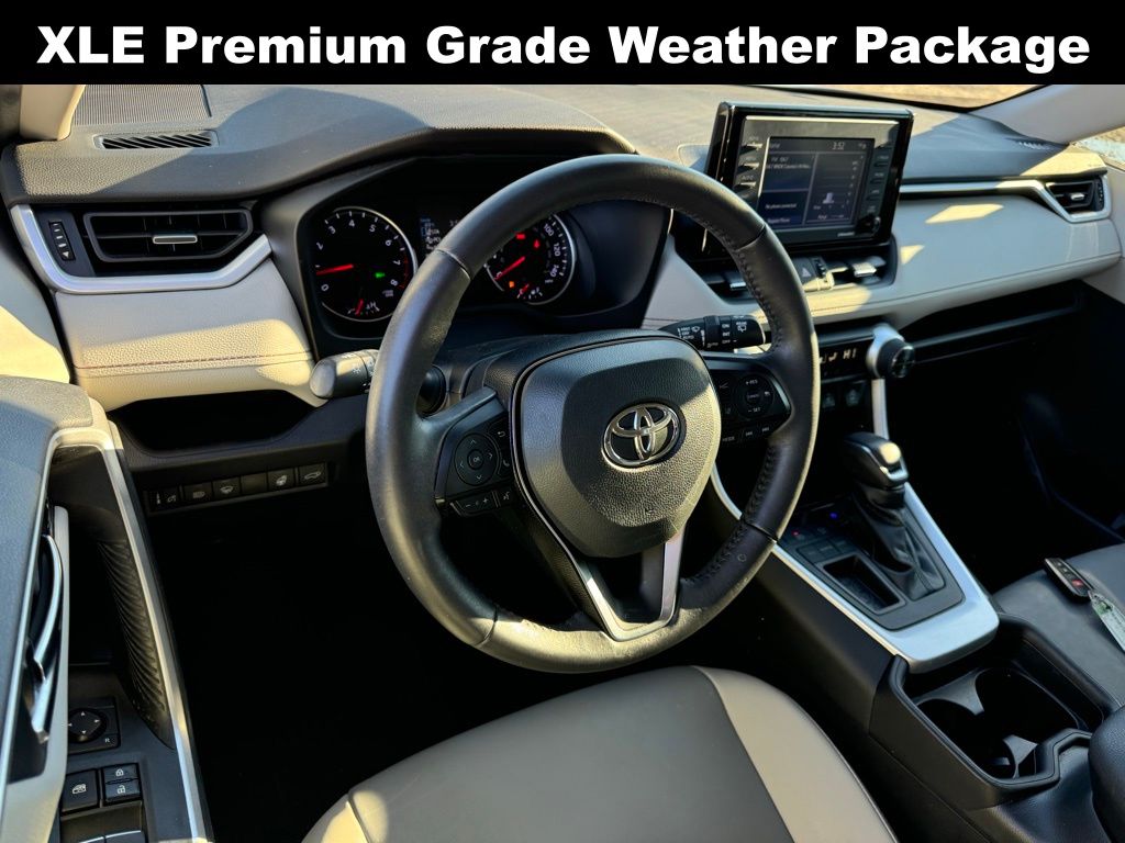 2021 Toyota RAV4 XLE Premium 3