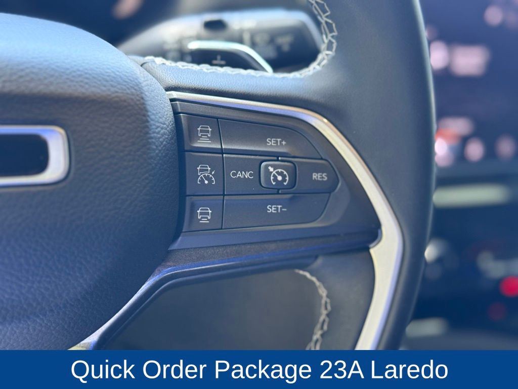 2023 Jeep Grand Cherokee Laredo 4x2