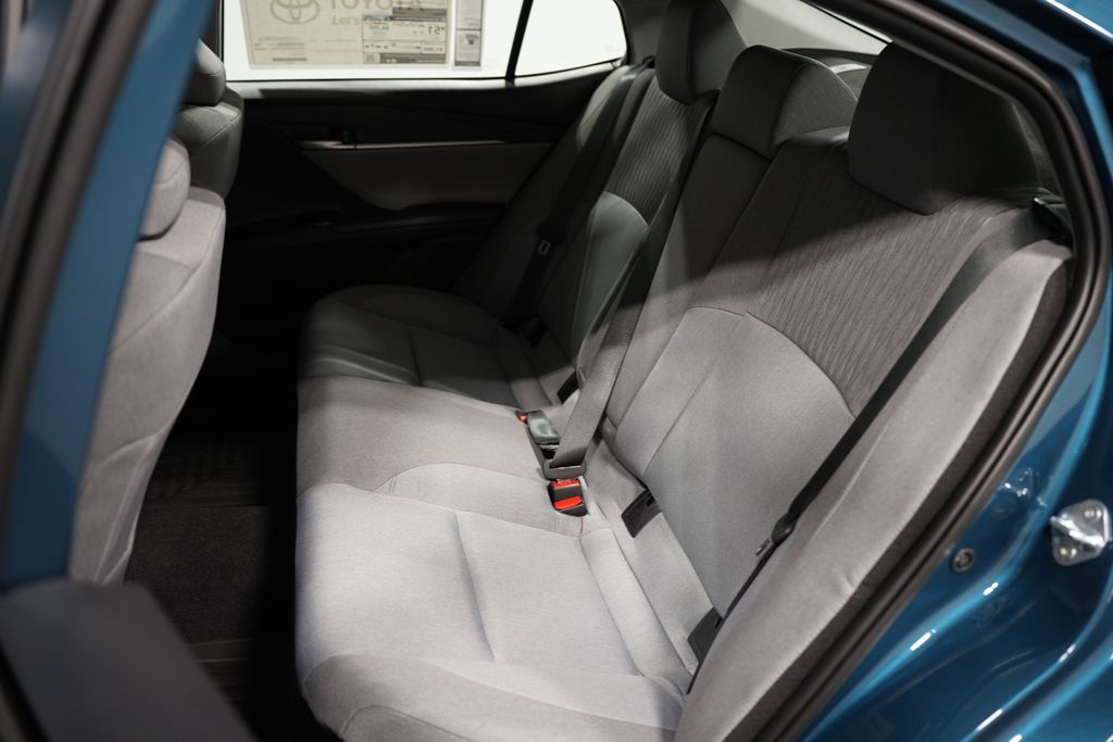 2025 Toyota Camry LE 29