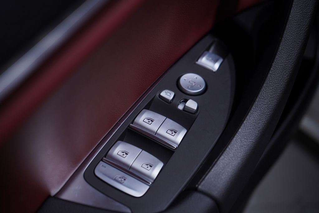 Thumbnail: 2025 BMW X4 - 11