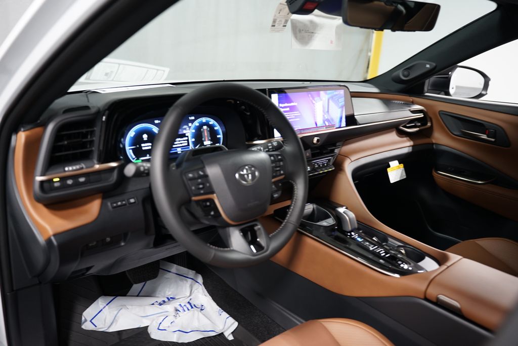 2025 Toyota Crown Signia Limited 11