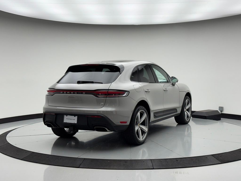 Thumbnail: 2026 Porsche Macan - 7
