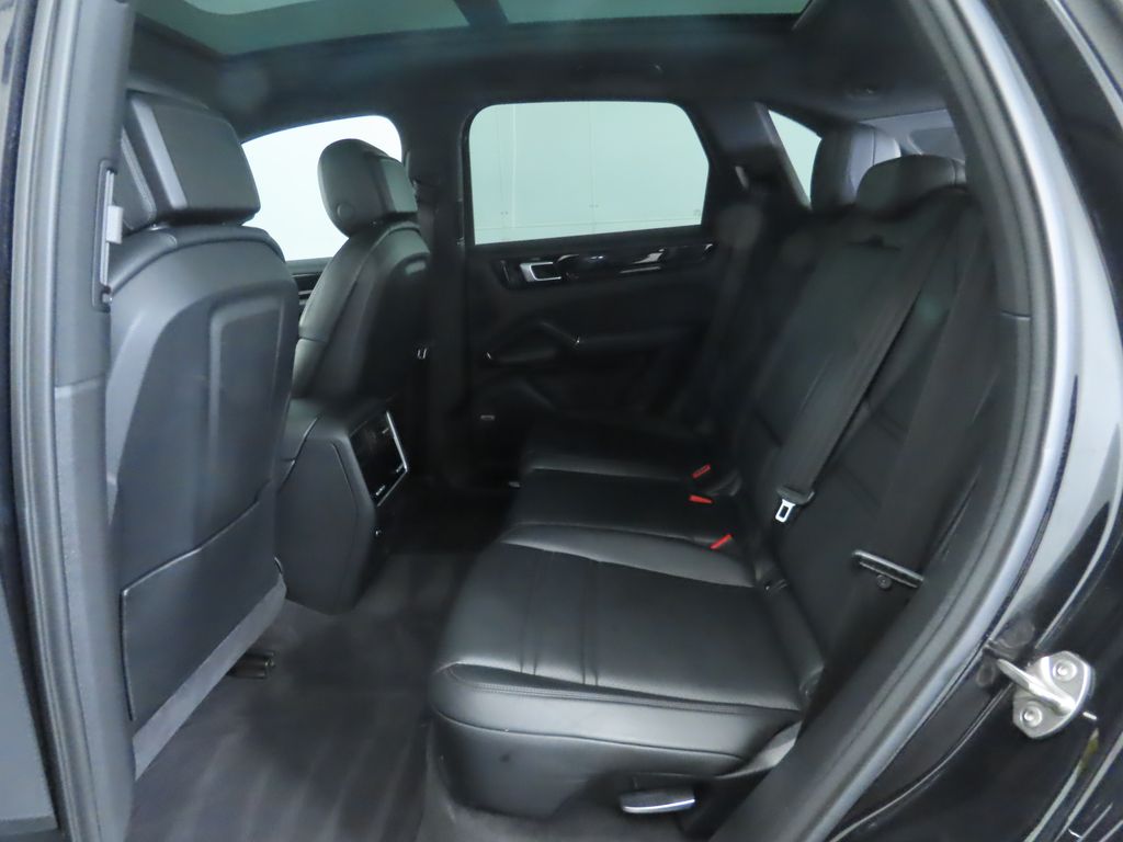 Thumbnail: 2019 Porsche Cayenne - 22