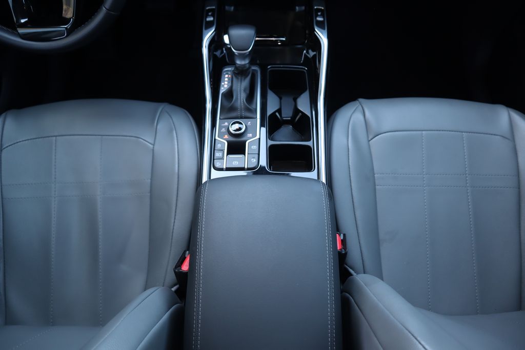 Thumbnail: 2023 Kia Sorento - 16