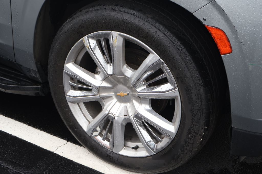 Thumbnail: 2024 Chevrolet Suburban - 5