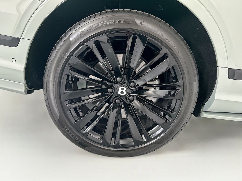 Thumbnail: 2023 Bentley Bentayga - 32