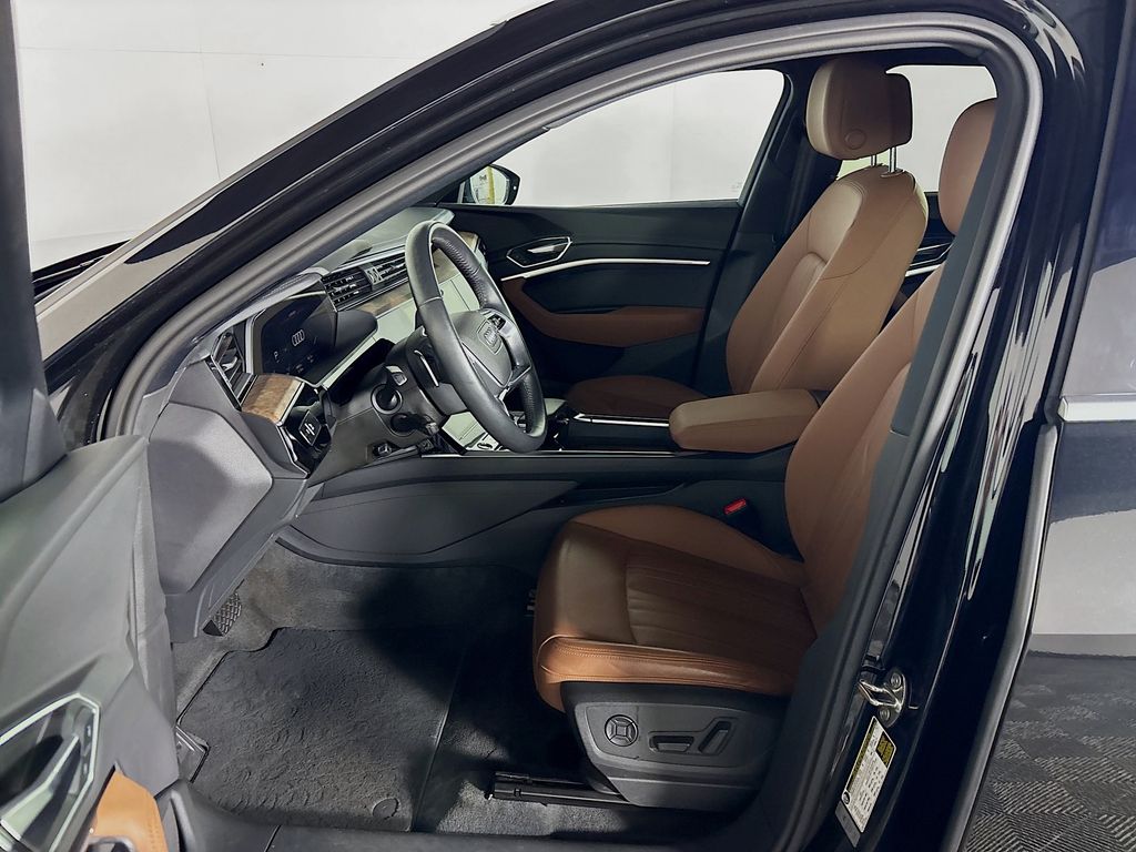2021 Audi e-tron Premium Plus