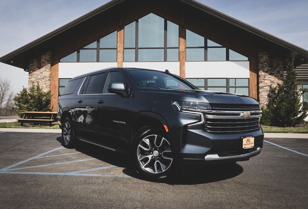 Shadow Gray Metallic 2021 Chevrolet Suburban LT 4WD SUV / Crossover Four-Wheel Drive