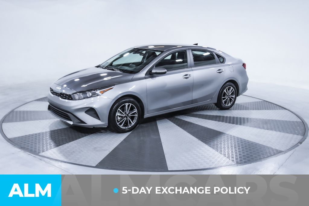 2024 Kia Forte LXS photo 3