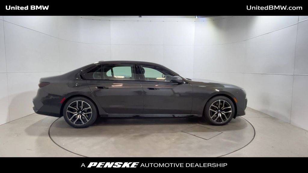 2025 BMW 7 Series 760i xDrive 9