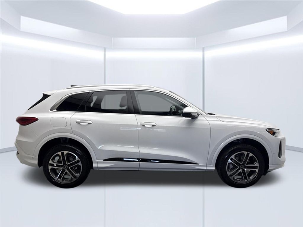 Thumbnail: 2025 Audi Q5 - 8