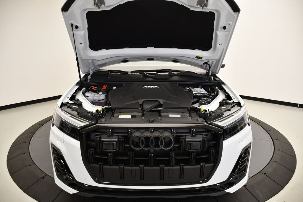 Thumbnail: 2025 Audi Q7 - 12