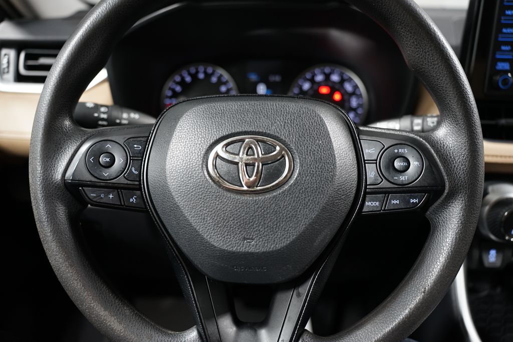 2021 Toyota RAV4 XLE 12