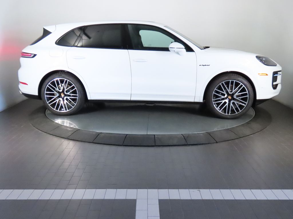 Thumbnail: 2025 Porsche Cayenne - 8