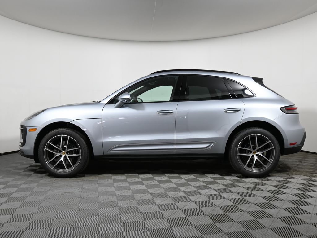 2024 Porsche Macan  2