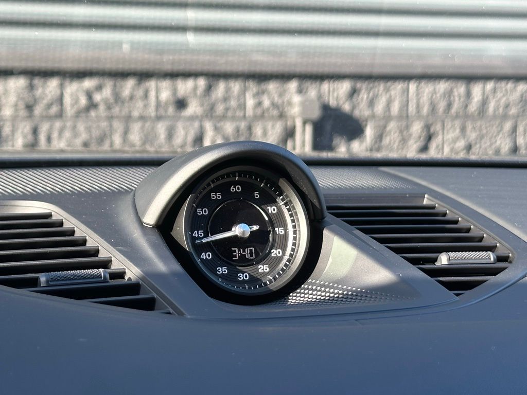 Thumbnail: 2026 Porsche Panamera - 31