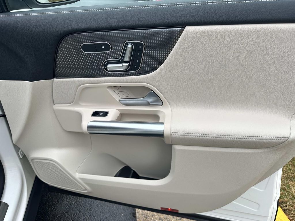 Thumbnail: 2022 Mercedes-Benz GLA - 19