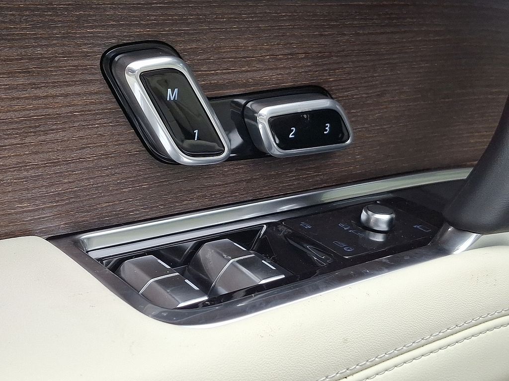 Thumbnail: 2026 Land Rover Range Rover - 21