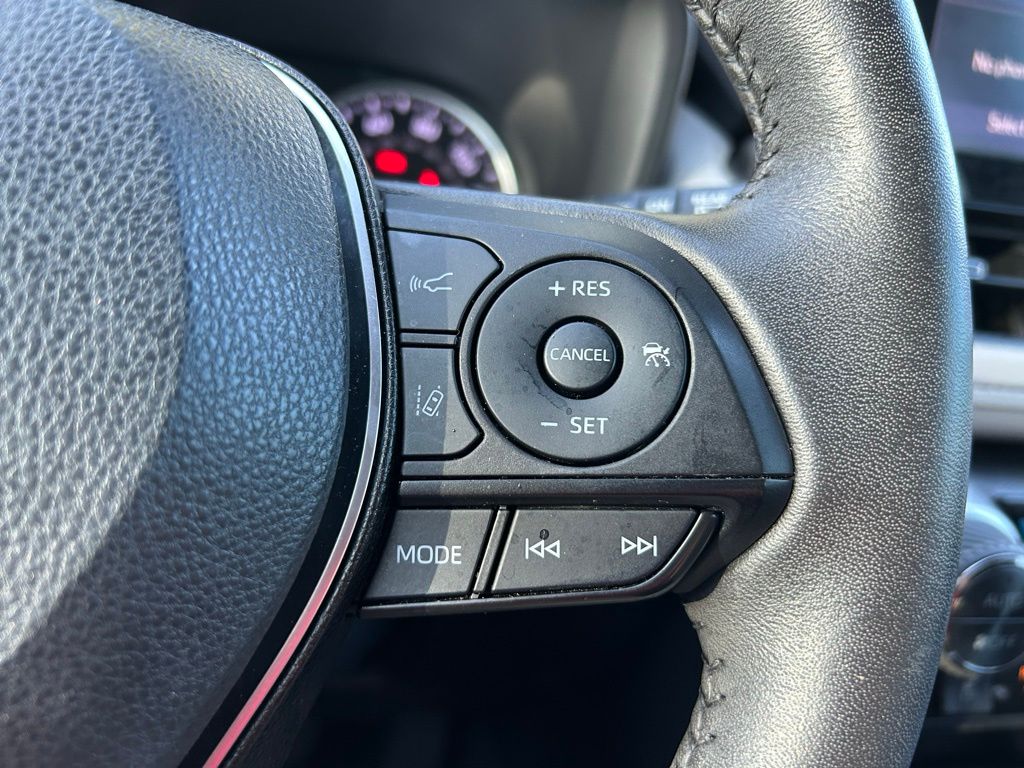 Thumbnail: 2022 Toyota RAV4 - 19