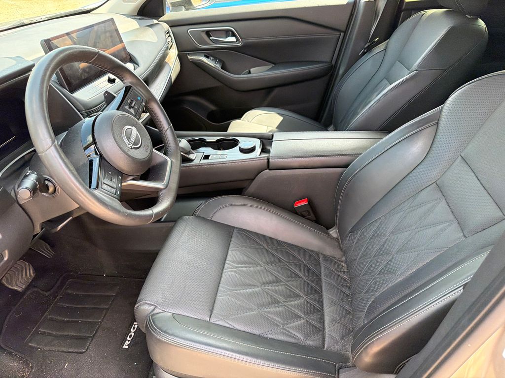 Used 2024 Gold Nissan Platinum image 8