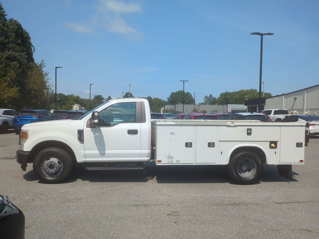 2022 Ford F-350 Chassis XL