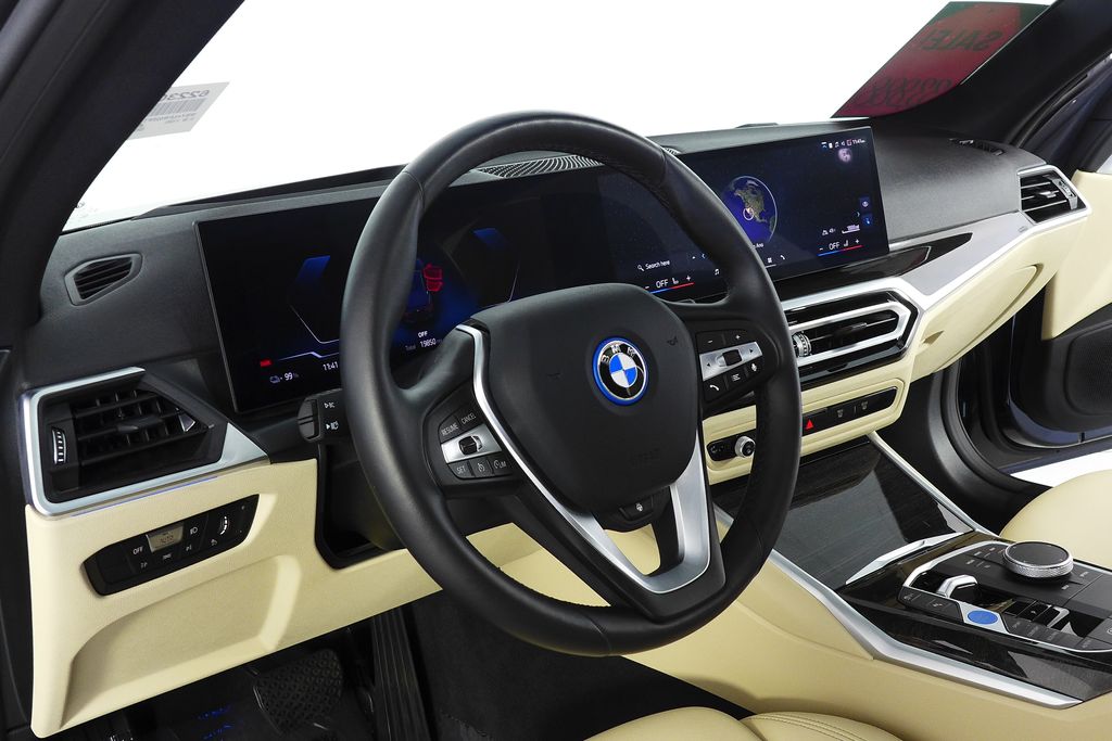 Thumbnail: 2024 BMW i4 - 31