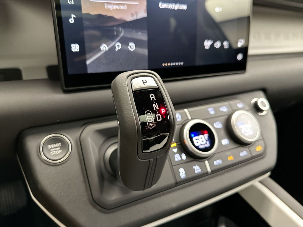 2025 Land Rover Defender 110 11