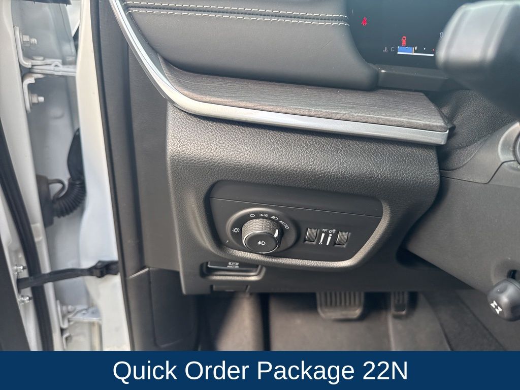 2022 Jeep Grand Cherokee L Overland 4x2