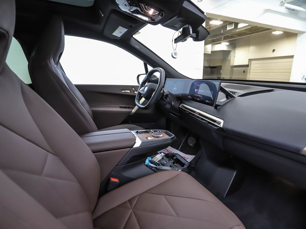 Thumbnail: 2024 BMW iX - 30