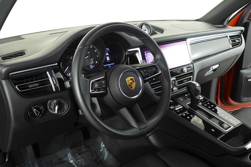Thumbnail: 2022 Porsche Macan - 32