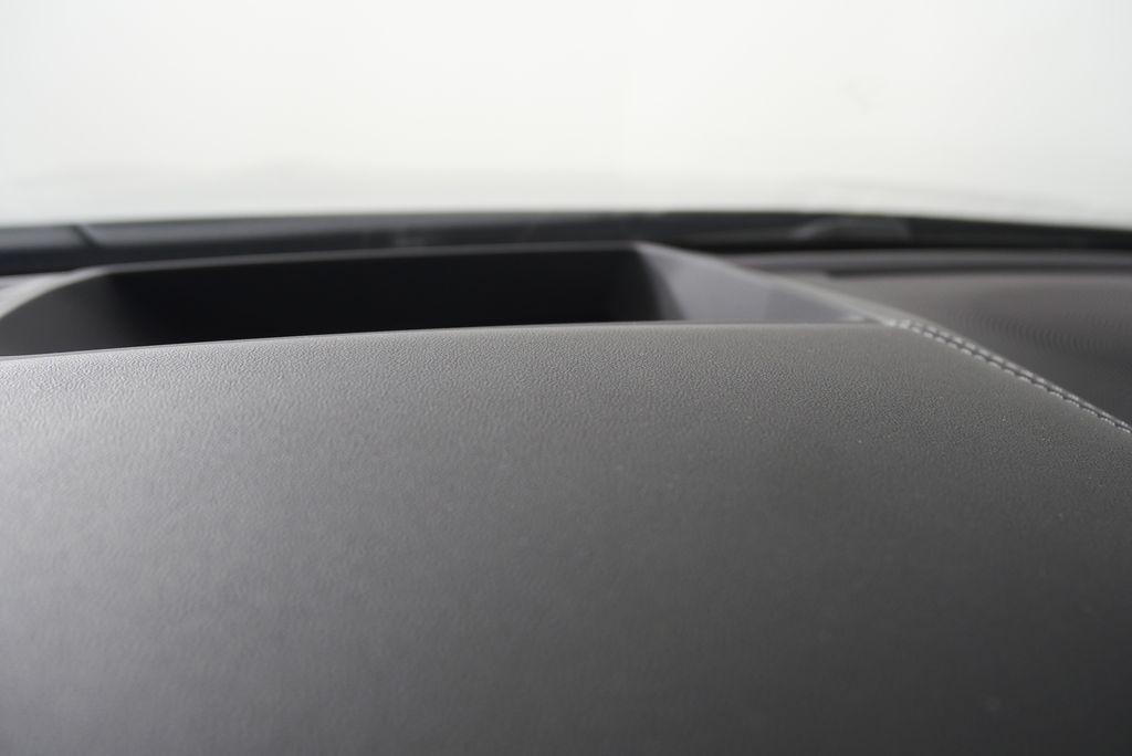 Thumbnail: 2025 BMW M8 - 23