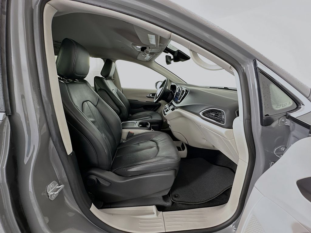 Thumbnail: 2022 Chrysler Pacifica - 29