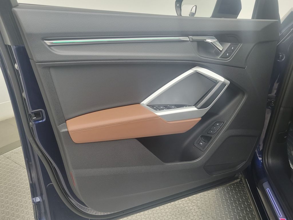 Thumbnail: 2022 Audi Q3 - 31